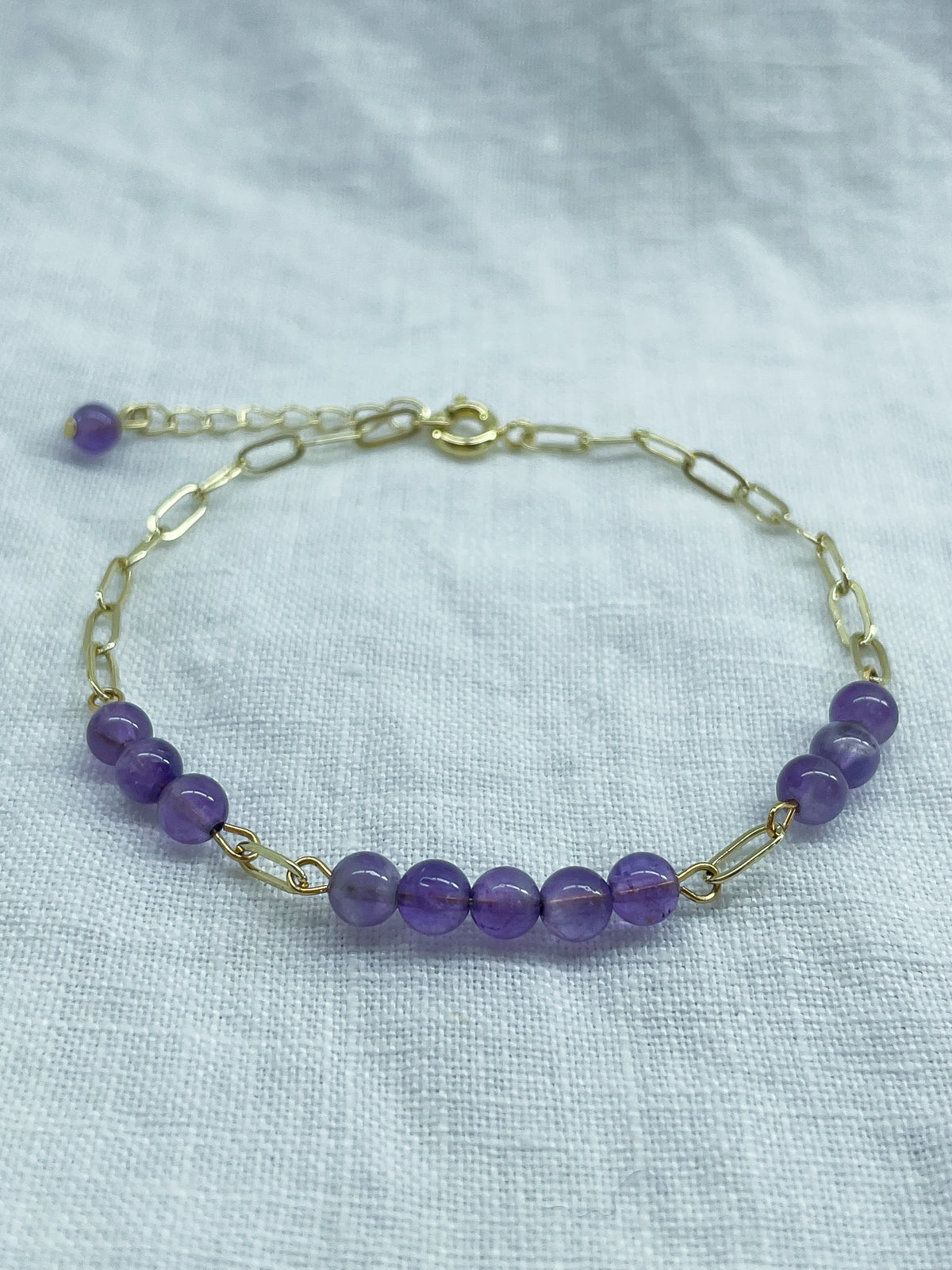 Serein — Bracelet améthyste naturelle plaqué or 14k