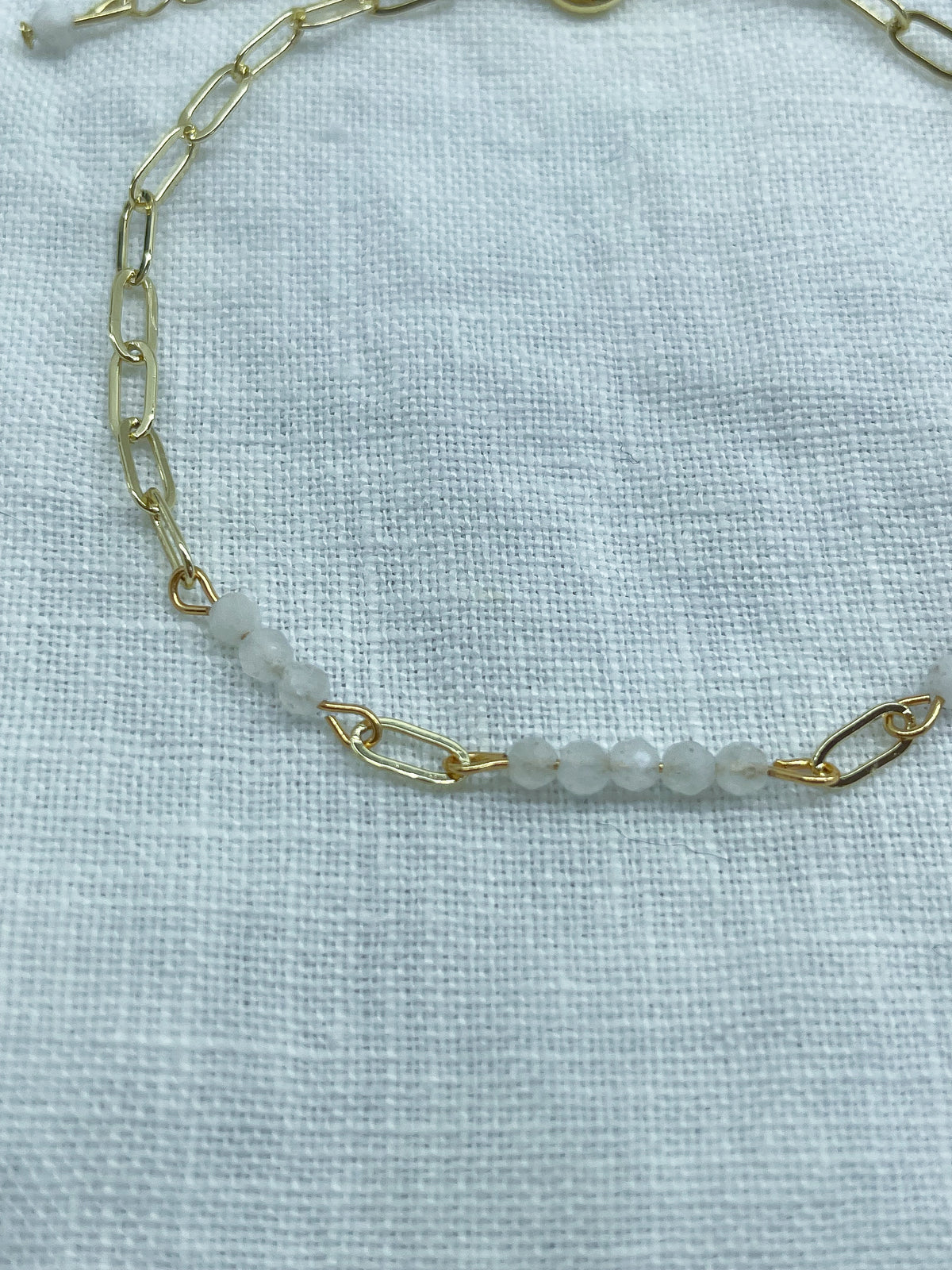 Pure — Bracelet pierre de lune naturelle plaqué or 14k