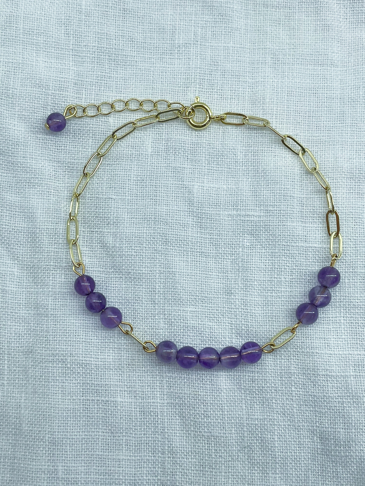 Serein — Bracelet améthyste naturelle plaqué or 14k