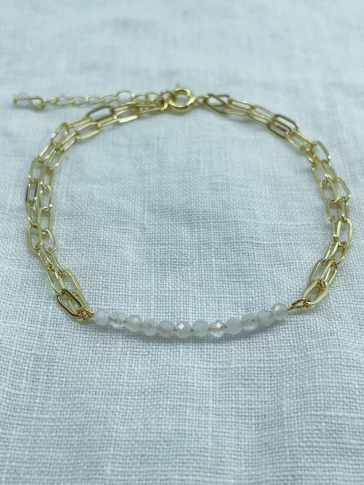 Clarté — Bracelet pierre de lune naturelle plaqué or 14k
